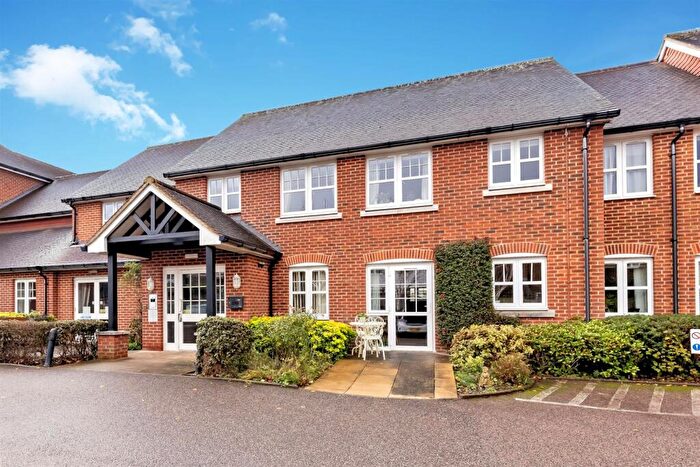 1 Bedroom Flat For Sale In High Street, Epping, CM16