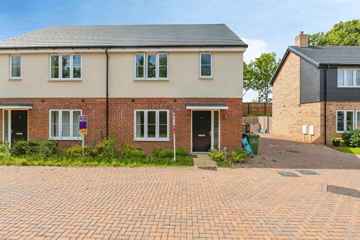 3 Bedroom Semi-Detached House For Sale In Snapdragon Close, Attleborough, NR17