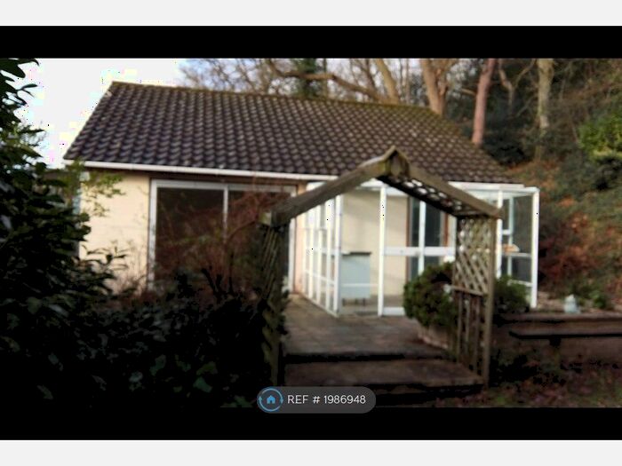 2 Bedroom Bungalow To Rent In Townhouse Road, Costessey, Norwich, NR8