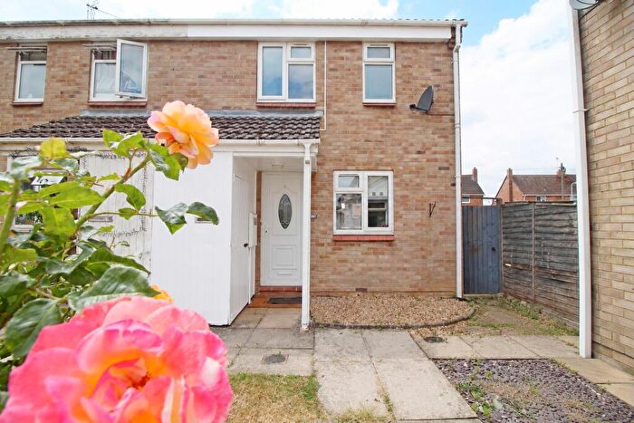 2 Bedroom End Of Terrace House For Sale In Anson Court, Market Deeping, Peterborough, PE6