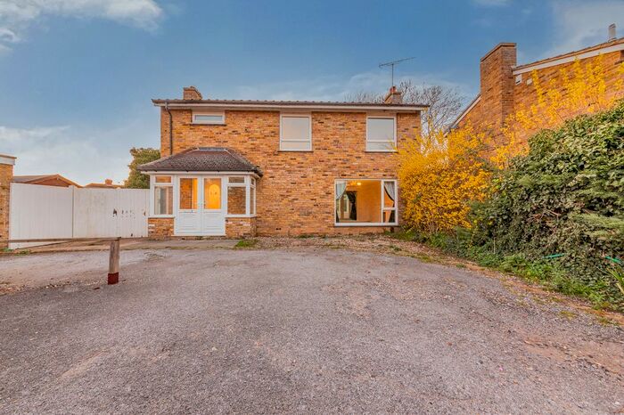 4 Bedroom Detached House To Rent In Roslings Close, Chelmsford, CM1