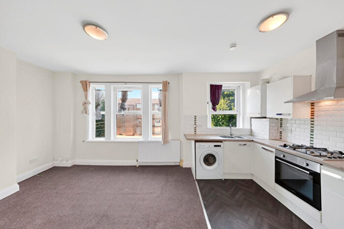 3 Bedroom Apartment To Rent In South Birkbeck Road, London, E11