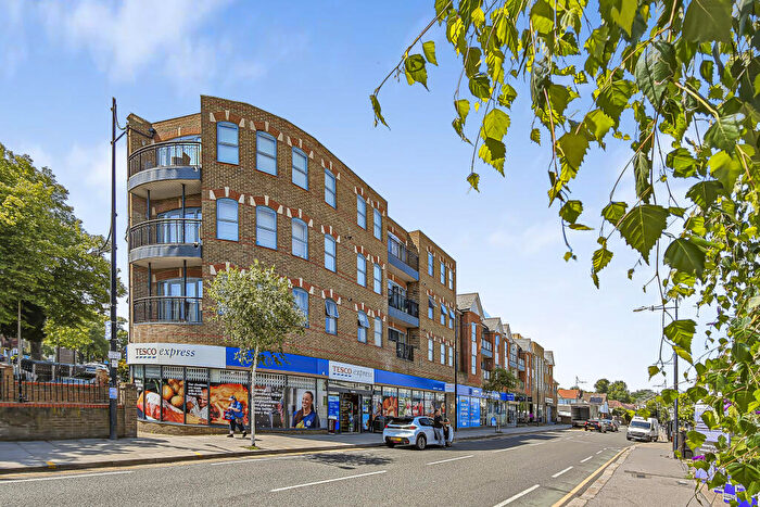 2 Bedroom Apartment To Rent In High Road, Woodford Green, IG8