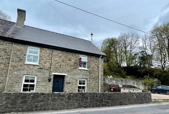 3 Bedroom Cottage For Sale In Heol Blaenhirwaun, Drefach, Llanelli, SA14