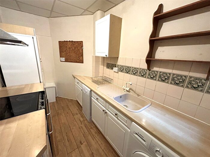 1 Bedroom Flat To Rent In Lambton Road, London, SW20