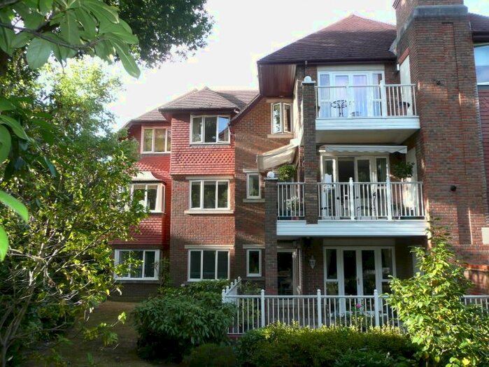 2 Bedroom Flat To Rent In Esher Park Avenue, Esher, KT10