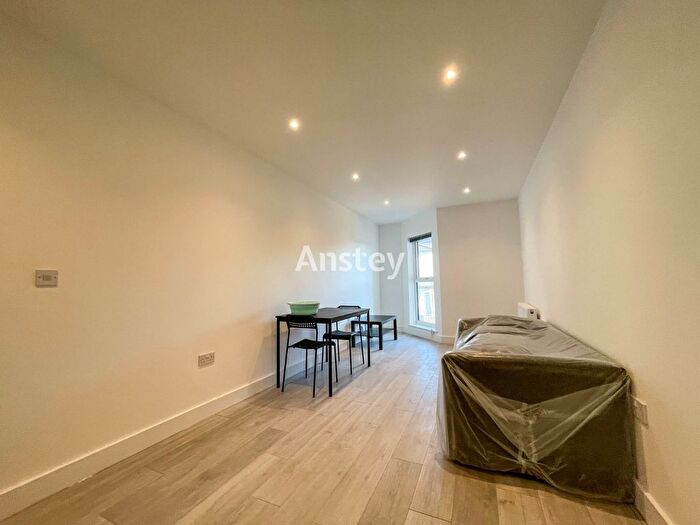 2 Bedroom Flat To Rent In Portswood Road, Southampton, Hampshire, SO17