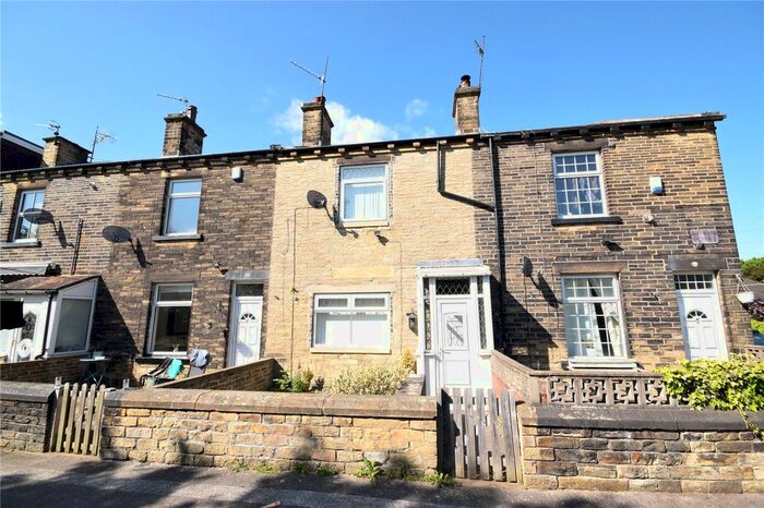 2 Bedroom Terraced House To Rent In South View, Greengates, Bradford, West Yorkshire, BD10