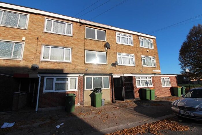 4 Bedroom Terraced House To Rent In Avondale Road, London, E16