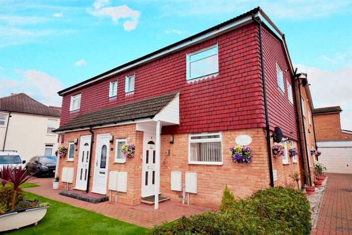 2 Bedroom Flat To Rent In Seagull Court, North Street, Emsworth, PO10