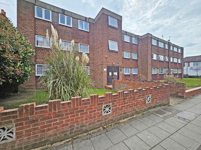 2 Bedroom Flat To Rent In Cranbrook Road, Ilford, IG6