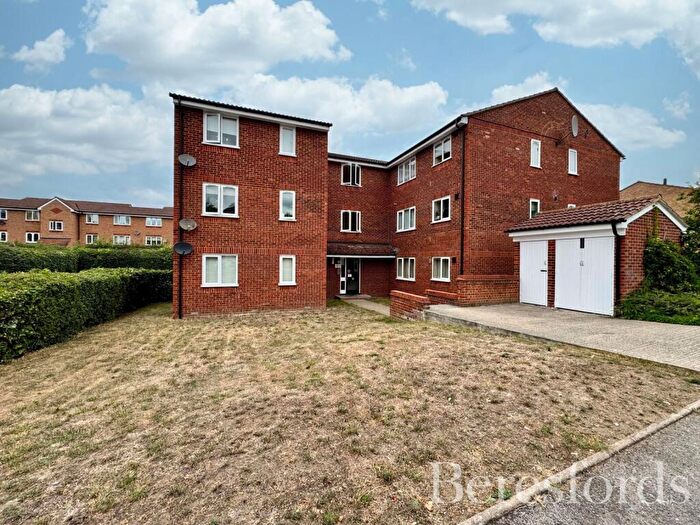 2 Bedroom Apartment For Sale In Naunton Way, Hornchurch, RM12