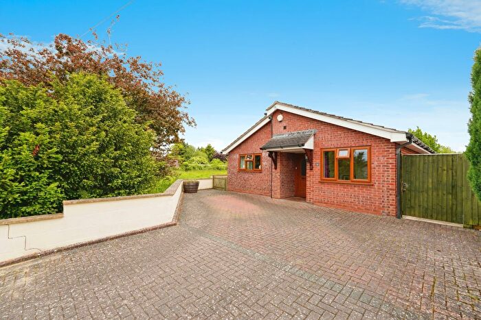 4 Bedroom Bungalow For Sale In High Street, Honeybourne, Evesham, Worcestershire, WR11