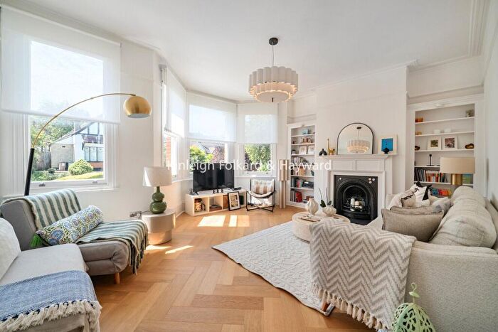 2 Bedroom Flat For Sale In Victoria Road, London, N22