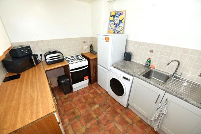 2 Bedroom Flat To Rent In Otley Road, LS6