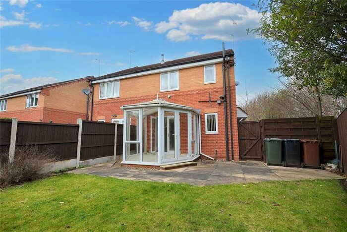 1 Bedroom Town House To Rent In Martin Close, Morley, Leeds, West Yorkshire, LS27