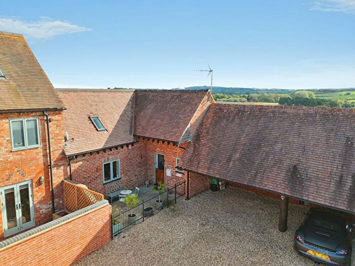 3 Bedroom Semi-Detached House For Sale In Moreton-In-Marsh, GL56