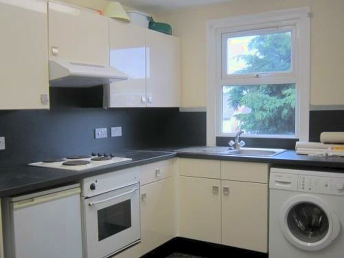 1 Bedroom Flat To Rent In William Street, Reading, Berkshire, RG1