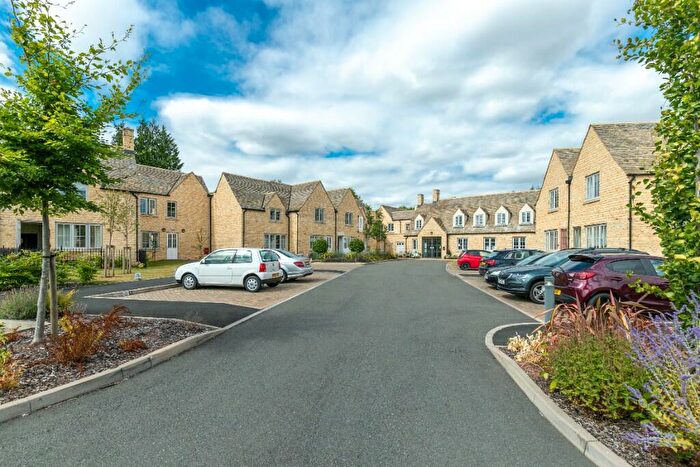 2 Bedroom Apartment For Sale In Hawkesbury Place, Stow On The Wold, GL54