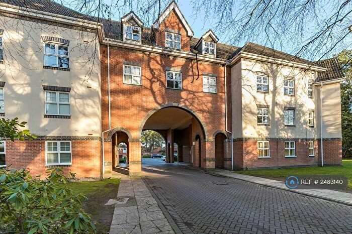 2 Bedroom Flat To Rent In Wood Court, Sale, M33