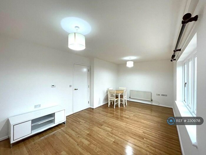 1 Bedroom Flat To Rent In Hearnshaw Street, London, E14