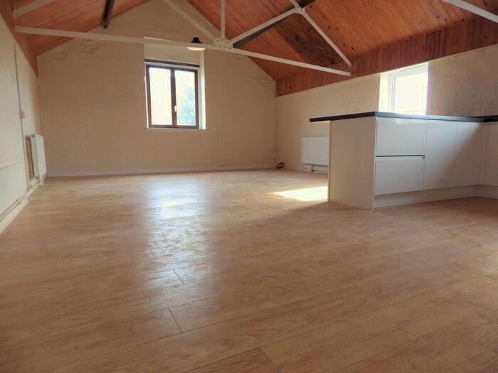 2 Bedroom Flat To Rent In West Way, Cirencester GL7