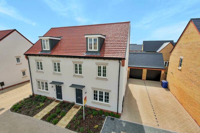 3 Bedroom Semi-Detached House To Rent In Doncaster Close, Bicester, OX26