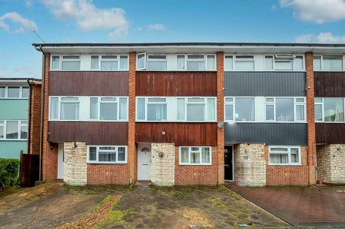 6 Bedroom Terraced House To Rent In Queens Drive, Stoughton, GU2