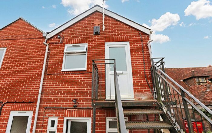 1 Bedroom Flat For Sale In Fair Oak Road, Fair Oak, SO50