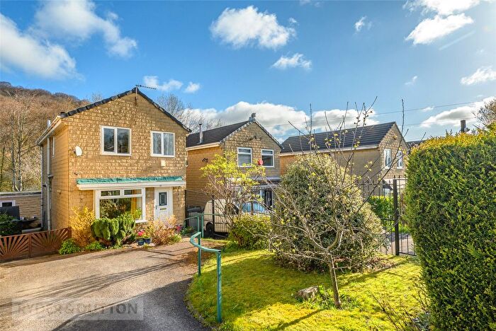 3 Bedroom Detached House For Sale In Norwood Road, Birkby, Huddersfield, HD2