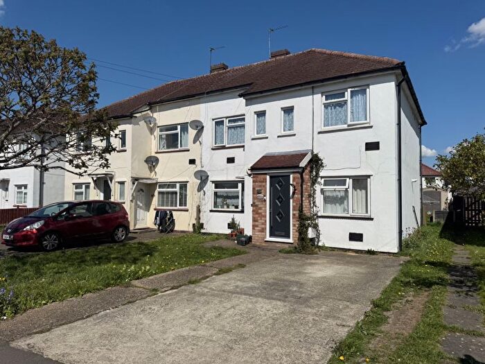 2 Bedroom Maisonette For Sale In West End Lane, Harlington, Hayes, UB3