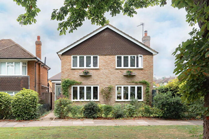4 Bedroom Detached House For Sale In Beech Walk, Tring, Hertfordshire, HP23