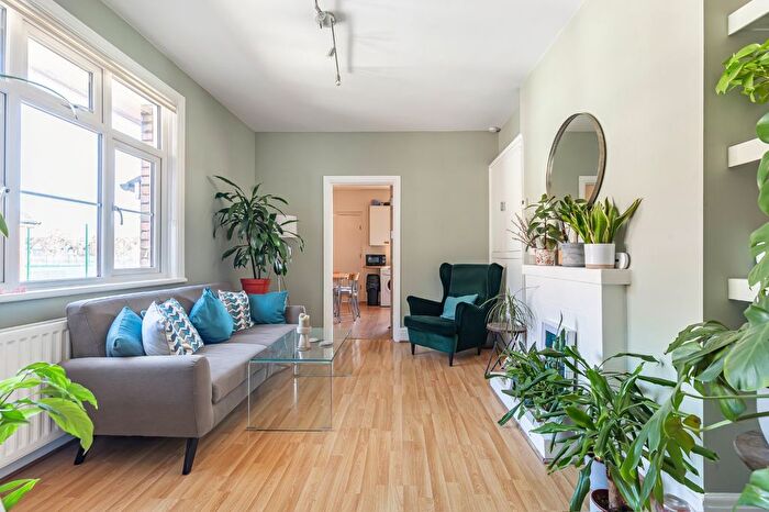 4 Bedroom Flat For Sale In Strickland Row, Earlsfield, London, SW18