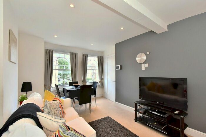 2 Bedroom Flat To Rent In Rosebury Road, Fulham, SW6