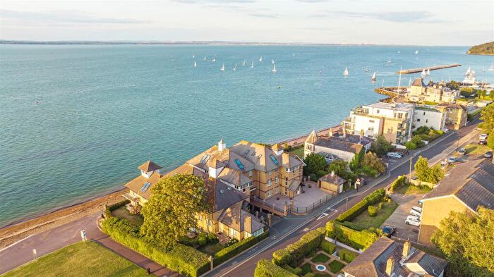 2 Bedroom Apartment For Sale In Cowes, Isle Of Wight, PO31