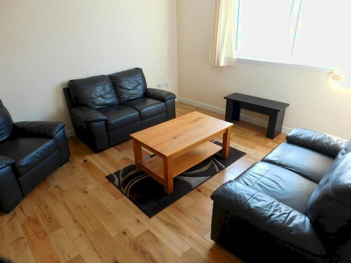 2 Bedroom Flat To Rent In Palmerston Road, City Centre, Aberdeen, AB11