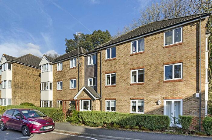 2 Bedroom Flat To Rent In Sevenoaks Close, Sutton, Surrey, SM2