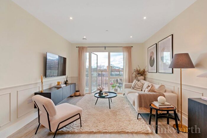 2 Bedroom Apartment For Sale In Valley Road, London, SE14