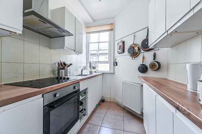 2 Bedroom Flat To Rent In Kennington Lane, Kennington, London, SE11