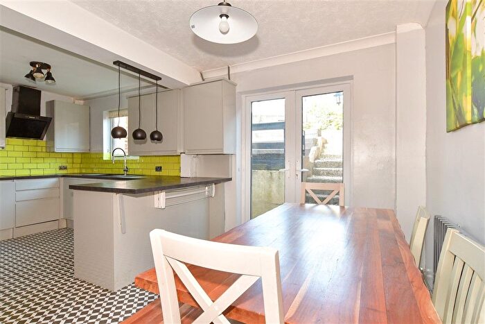 4 Bedroom Semi-Detached House For Sale In Fleet Road, Rochester, Kent, ME1