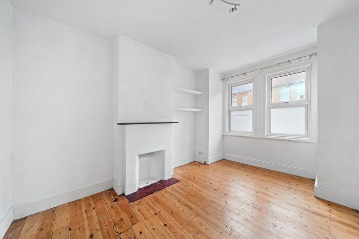 2 Bedroom Flat For Sale In Fletcher Road, Chiswick, London, W4
