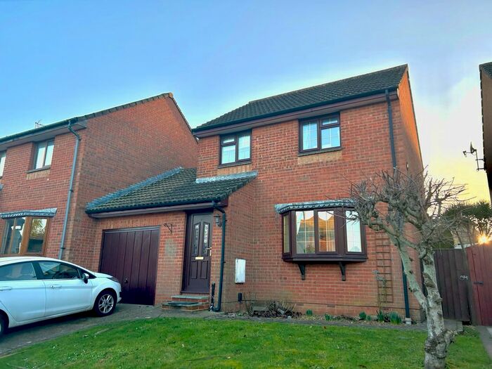 3 Bedroom Semi-Detached House To Rent In Fieldfare Road, Newport, PO30