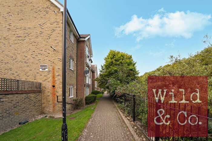 2 Bedroom Flat To Rent In Towpath Walk, Hackney, E9