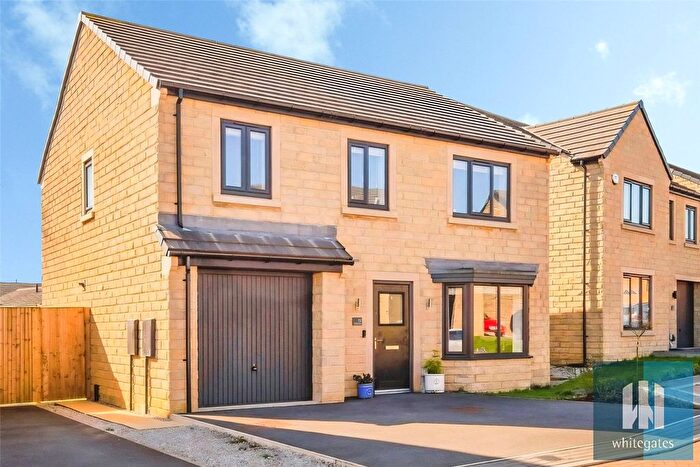 4 Bedroom Detached House To Rent In Smithy Close, Lindley, Huddersfield, HD3
