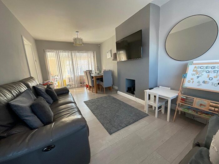 3 Bedroom Terraced House For Sale In Hood Road, South Hornchurch, Essex, RM13