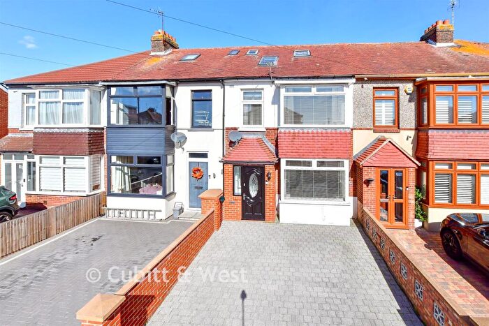 3 Bedroom Terraced House For Sale In Moneyfield Avenue, Portsmouth, Hampshire, PO3