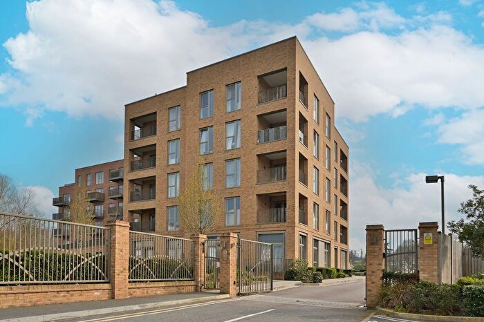 1 Bedroom Flat To Rent In Frogmore Avenue, Watford, WD17