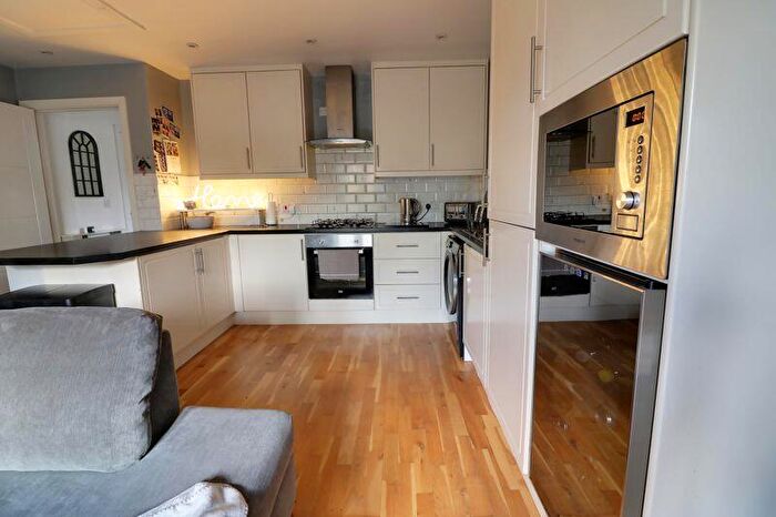1 Bedroom Flat For Sale In Hambledon Road, Waterlooville, PO7