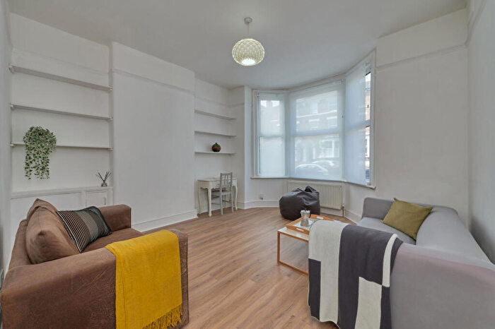 1 Bedroom Apartment For Sale In Endwell Road, London, London, SE4