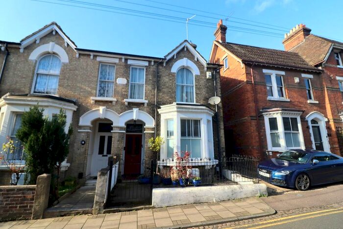 3 Bedroom Semi-Detached House To Rent In Adelaide Square, Bedford, MK40